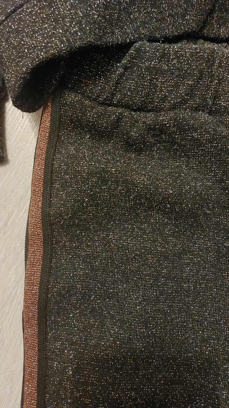 Cierna trblietava suprava, reserved,128