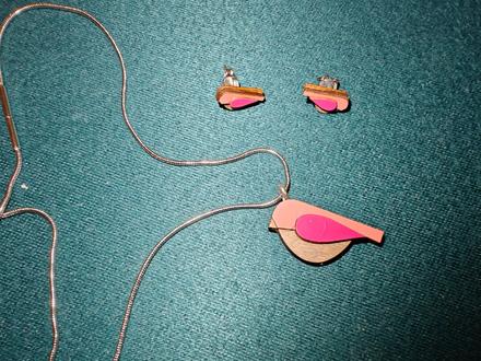 Drevený prívesok pink bird pendant + náušnice bewo,