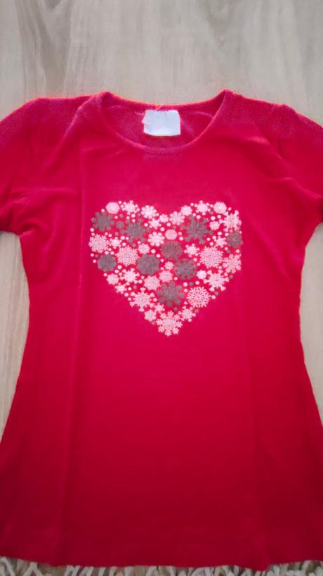Krásne červené vianočné tričko, 134