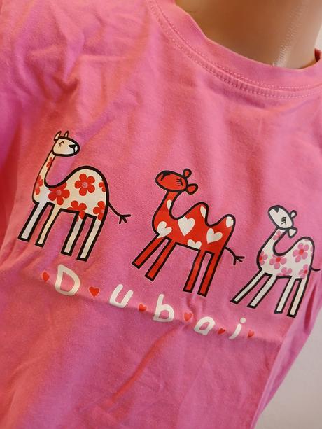 Dievčenské tričko s potlačou a nápisom dubai, 104