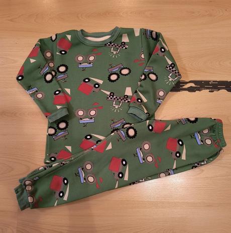 Pyžamo s autami, 116