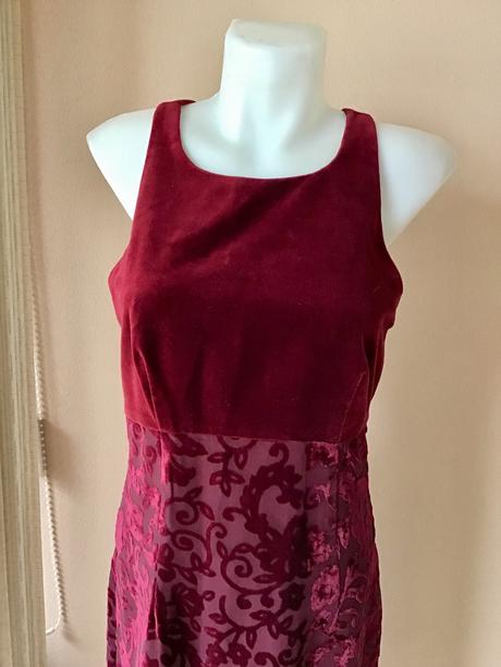 Krásne zamatové šaty monix /96, 38 / 40