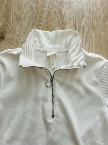 Krásny vrúbkovaný komplet značky h&m, h&m,s