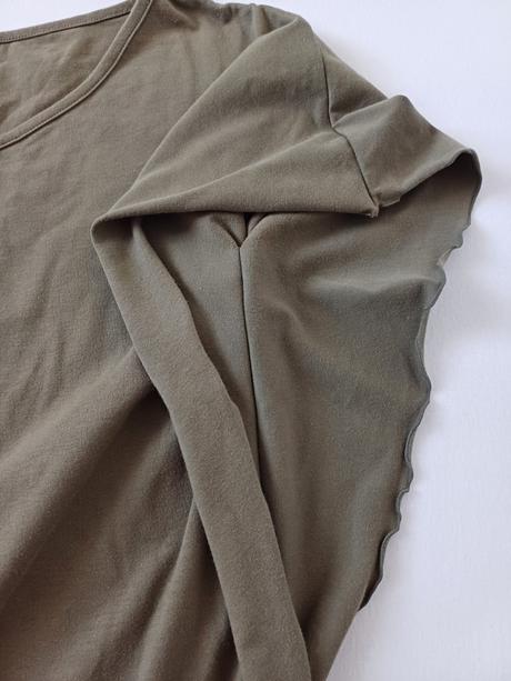 Khaki tricko, s