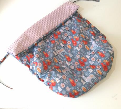 Nepadacia deka na kočík, 