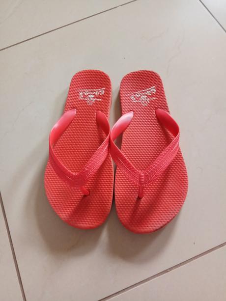 Žabky na donosenie- aj červené, 