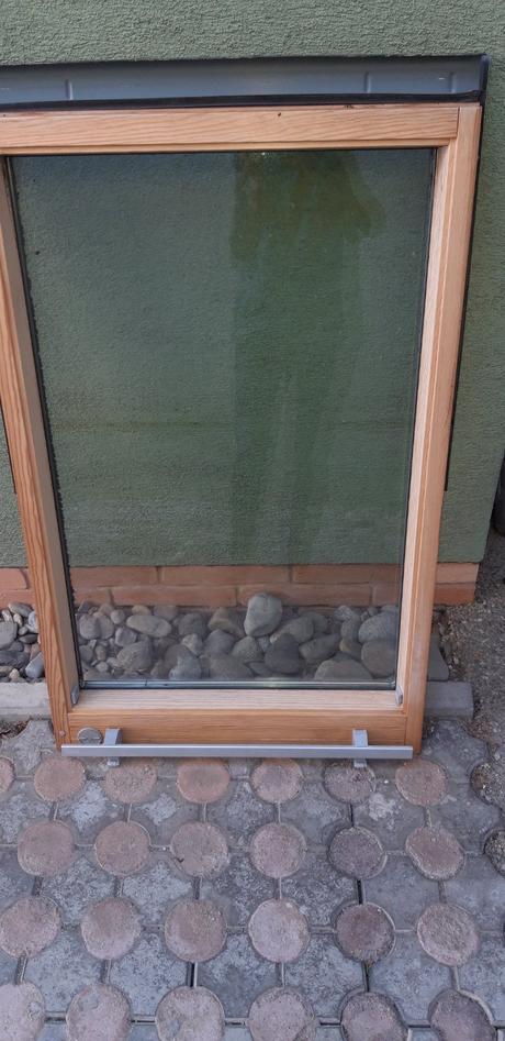 Predam streš okno + priísušenstvo 2sklo, 