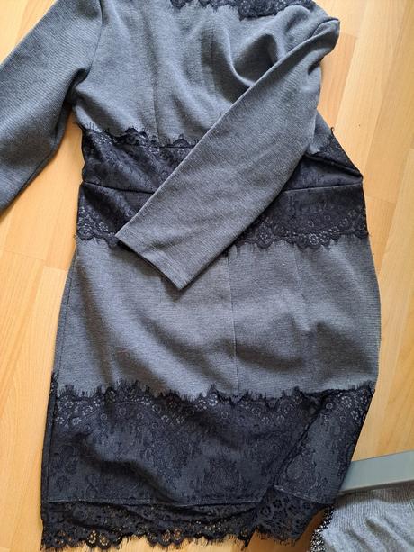 Úpletové sivé šaty s čipkou, 38