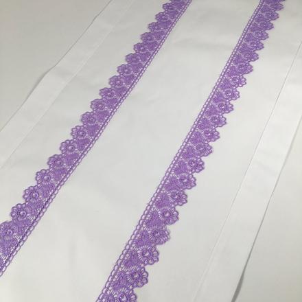 Biely stredový obrus s fialovou krajkou, 