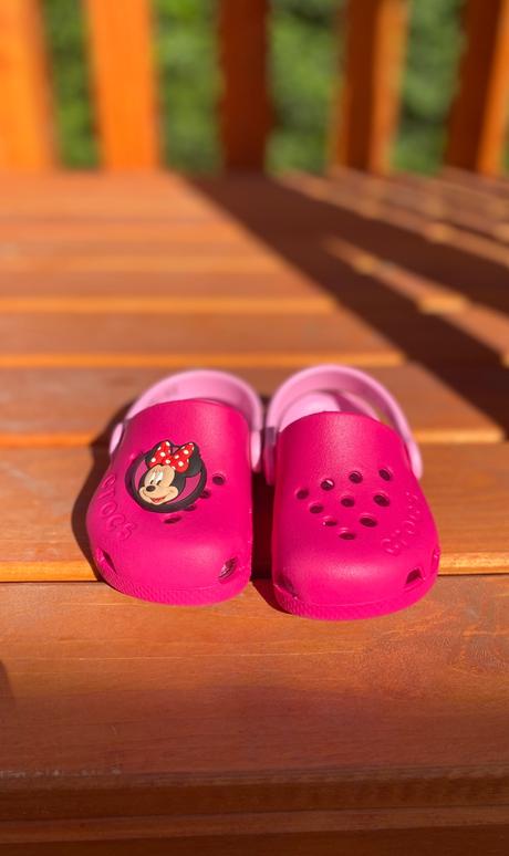 Crocs, crocs,22 / 23