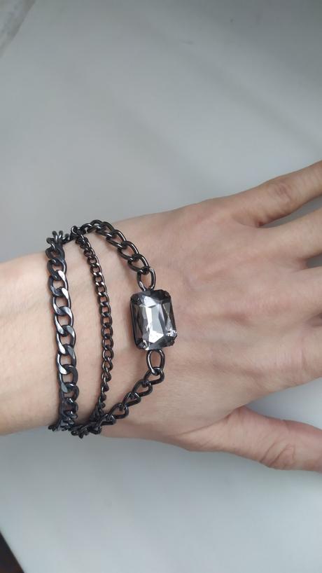 Náramok s kameňom,