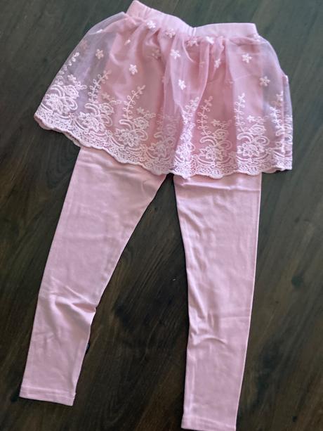 Leginy so suknou, 122