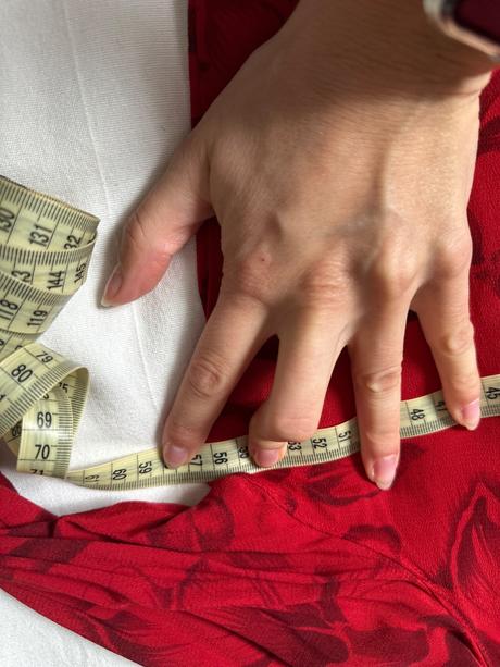 Červená viskózová košeľa so sivými kvetmi, xl