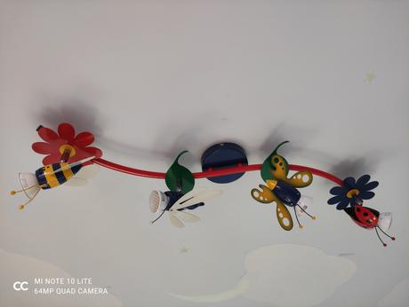 Krásne svietidlo na strop, 