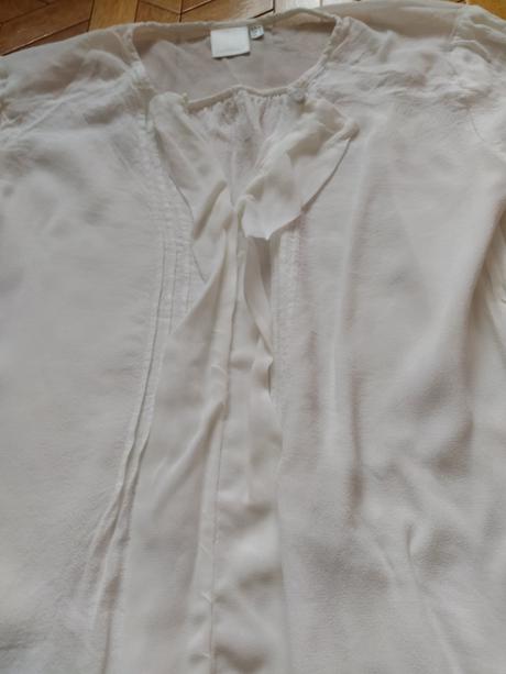 Ľahká krémová blúzka, 38