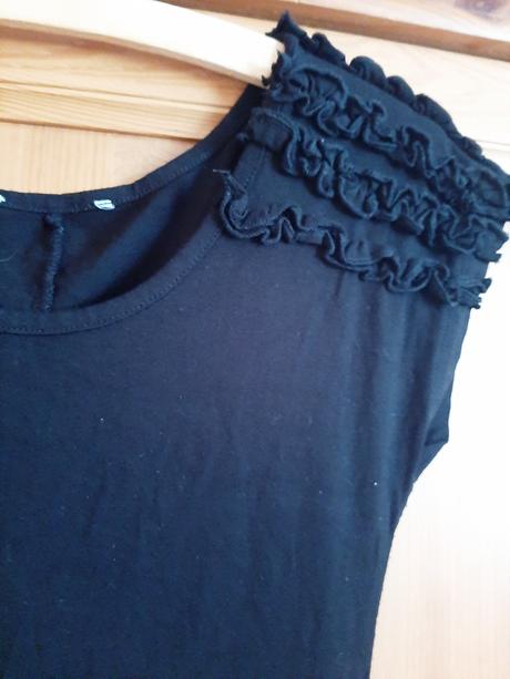 Elastické šaty s riasením na rukáve, 34