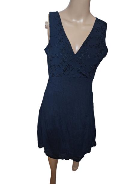 Dámske šaty s veľkým výstrihom vpredu, m