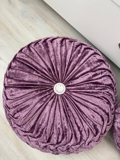 Krásne fialové zamatové vankúše 47 cm, 