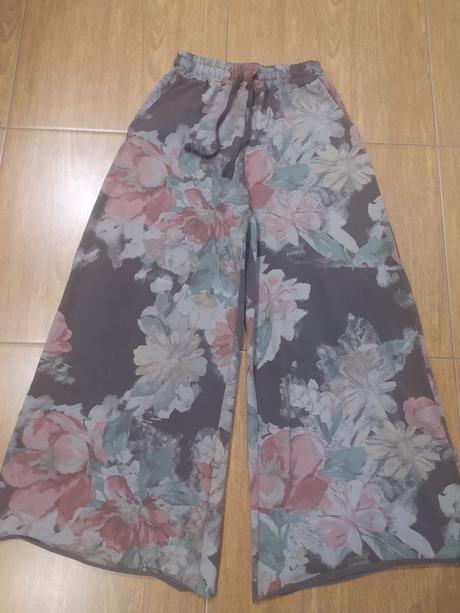 Široké kvetovane nohavice, 