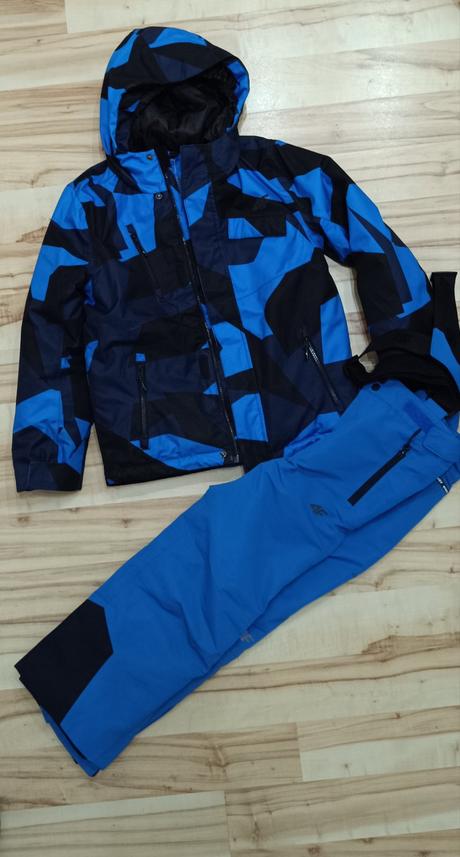 4f lyžiarska súprava bunda + oteplovaky, 146