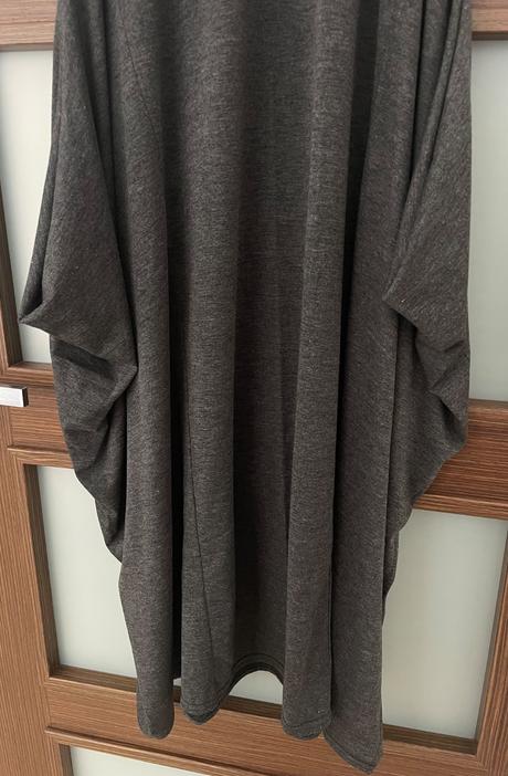 Tmavosede melirovane midi saty,