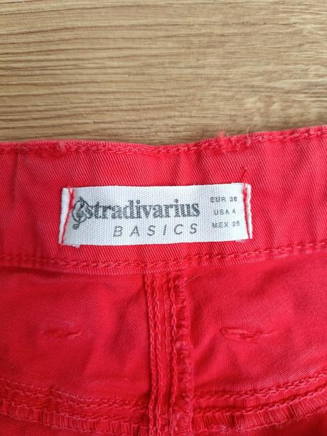 Cervene sortky 36, stradivarius,36