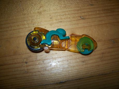 Autíčka z kindervajíčok,