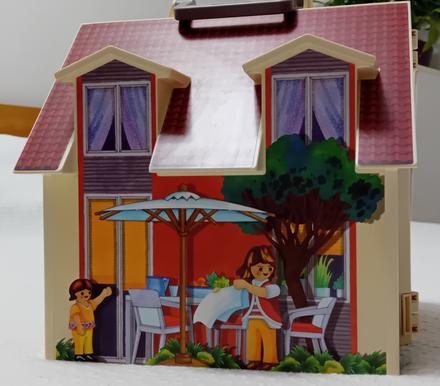 Prenosný domček playmobil,