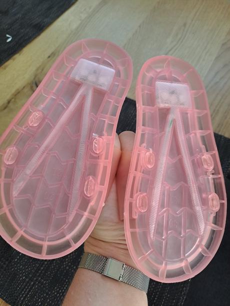 Nenosené svietiace šlapky, 30