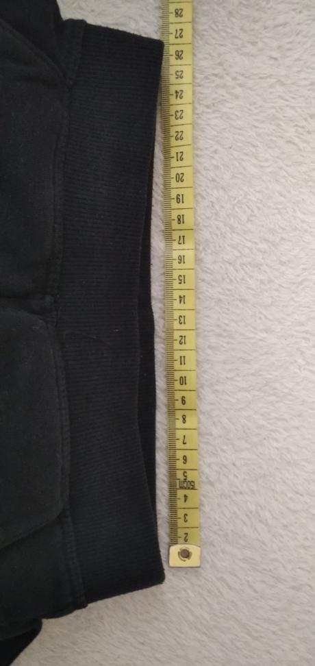 Čierne tepláky, decathlon,122