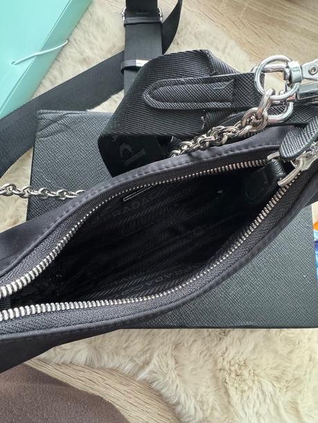 Cierna nylonova crossbody kabelka, 