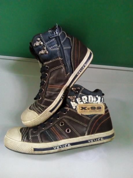 Kotnikove tenisky, 33