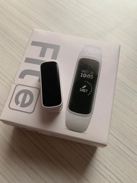 Samsung galaxy fit display na naramok, samsung