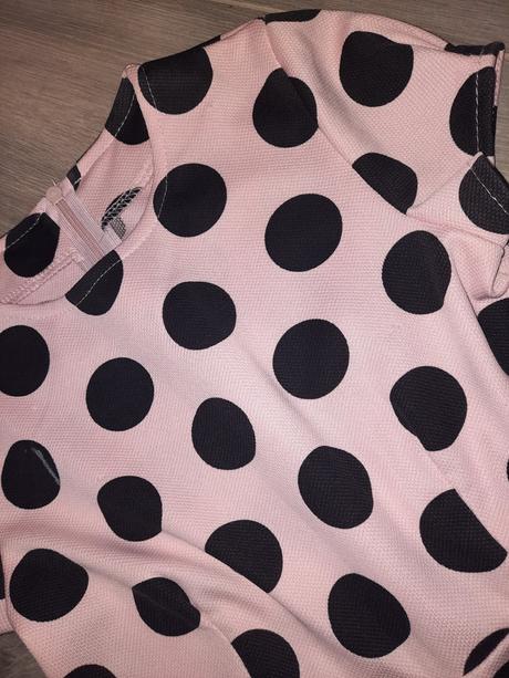 Jemne bodkovane saty, 110