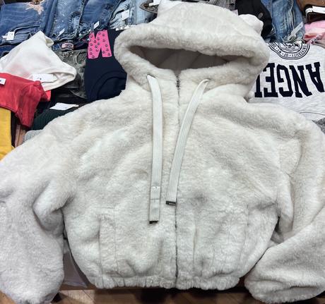 Málo nosená kožušinová bundička do pása, bershka,xs