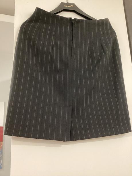 Sukňa elegantná  s pásikmi, 36