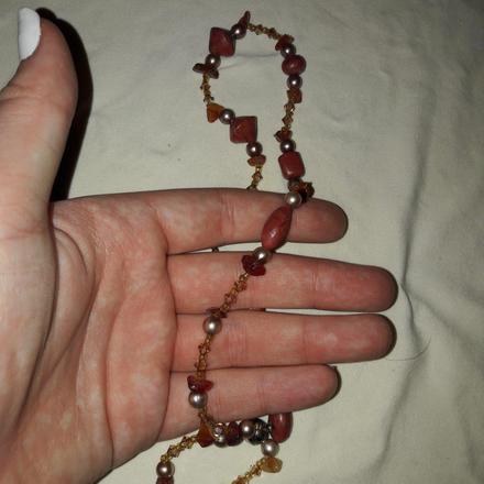 Hnedý náhrdelník,