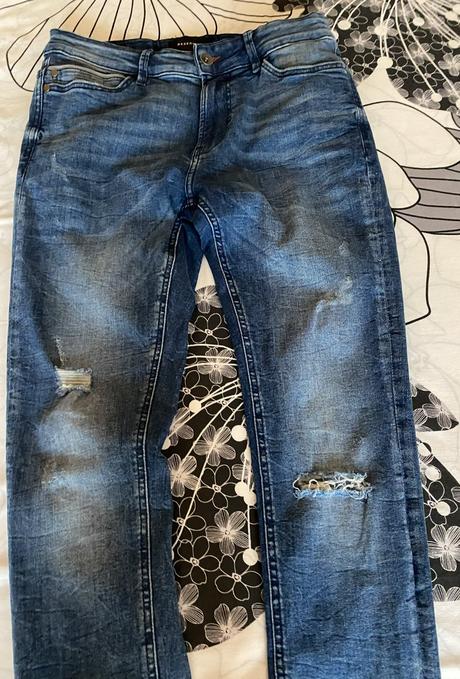 Potrhané rifle reserved v. 30, reserved,30