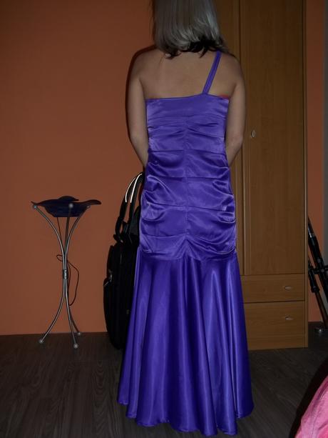 Spolocenske saty, 36