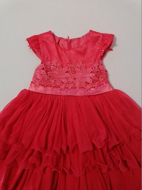 Slavnostne saty s bohatou suknou, 98