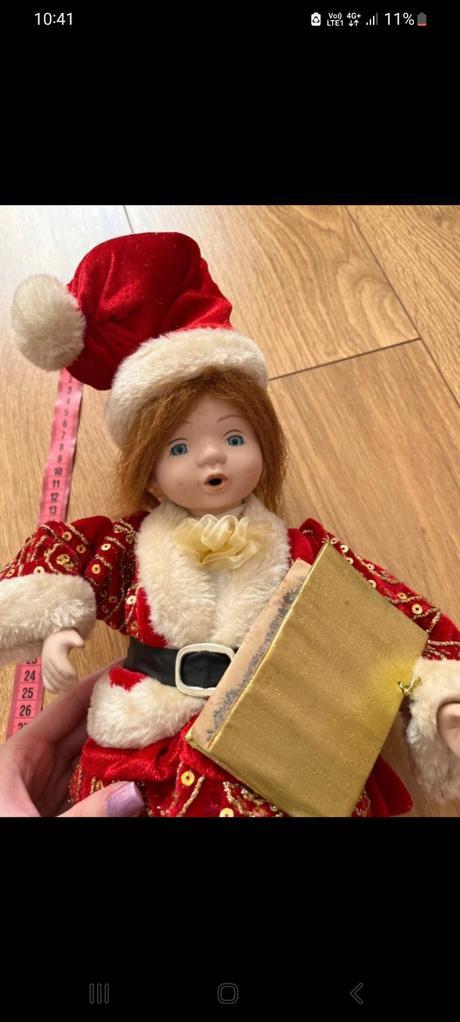 Vianočna porcelanova hrajuca babika, 