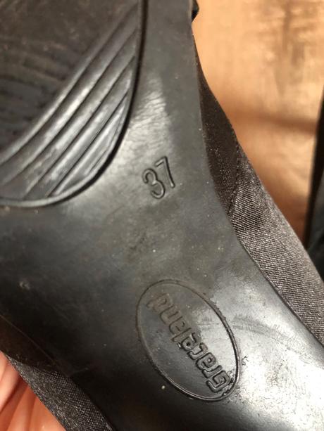 Čierne lodičky, graceland,37