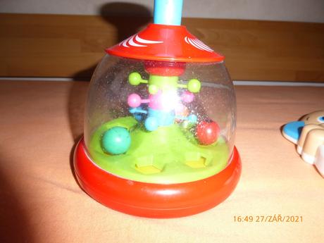 Pre najmenších-potlač a guličky sa točia, hrkajú,