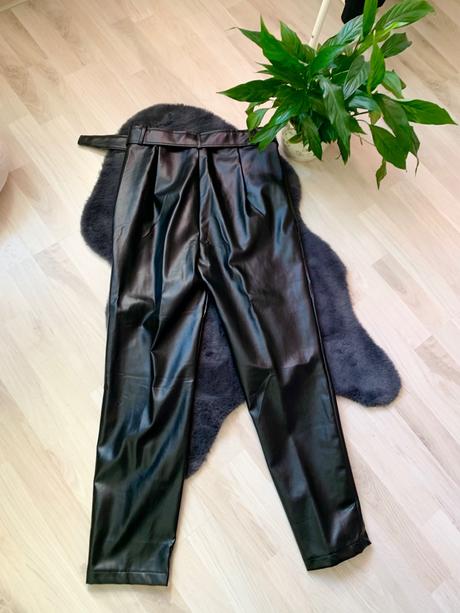 Missguided čierne kožene nohavice s opaskom, m