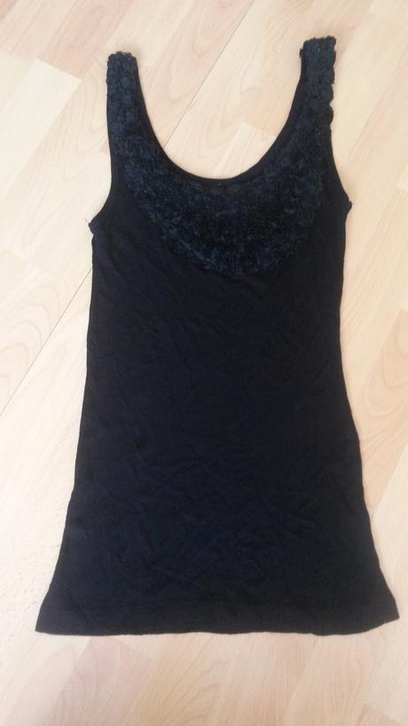 Čierne tričko s kvietkami, s