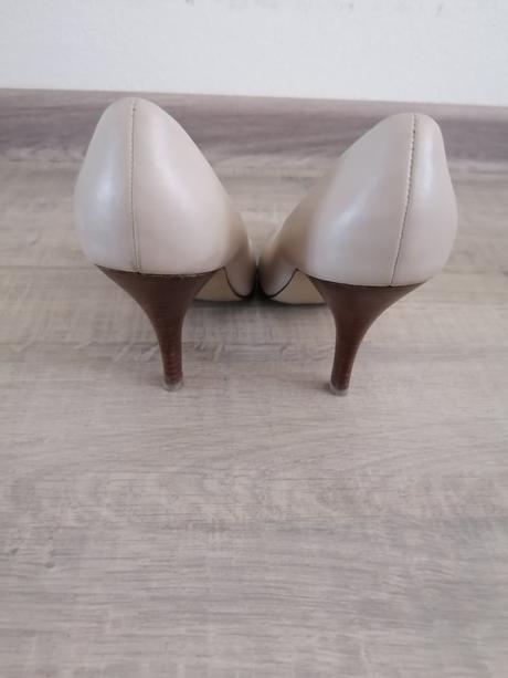 Krémové lodičky, 36