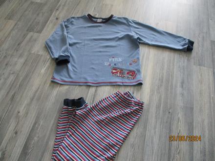 Pyžamo s hasičským autom, 128