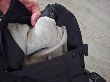 Zimné čierne oteplováky, 104