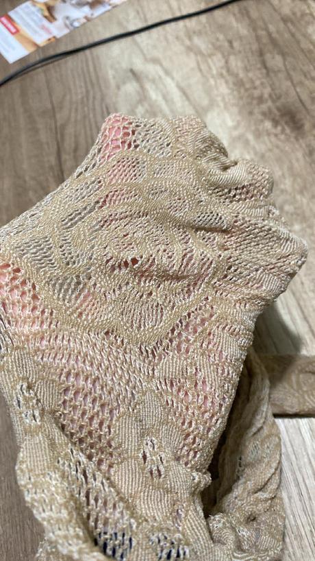 Dámske béžové sieťové pančuchy s kvietkami s/m, m