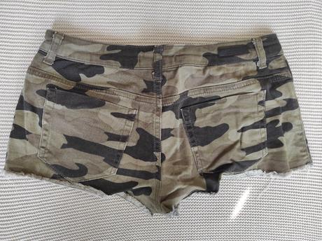 Maskáčové kraťasy cropp, 38